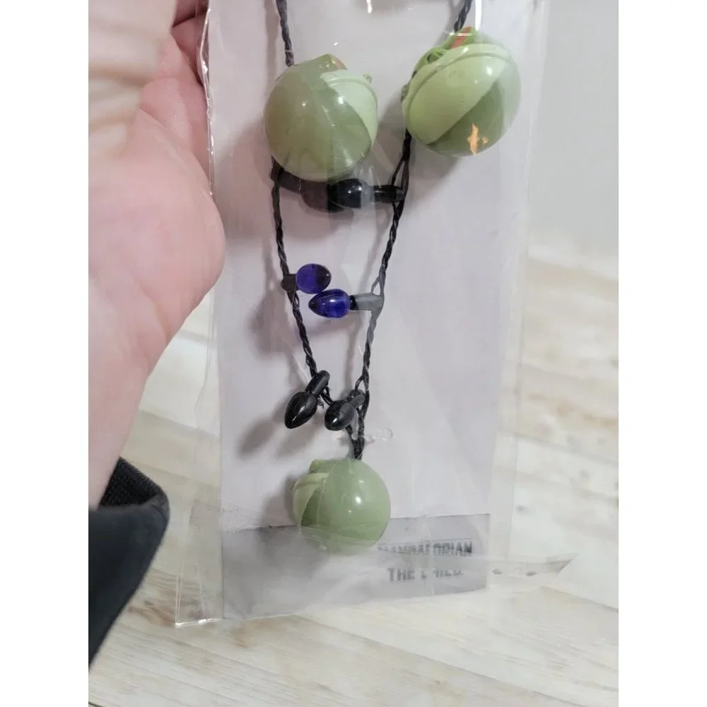 Baby Yoda Grogu The Child Light Up Necklace Mandalorian Disney‎ Star Wars Blinks